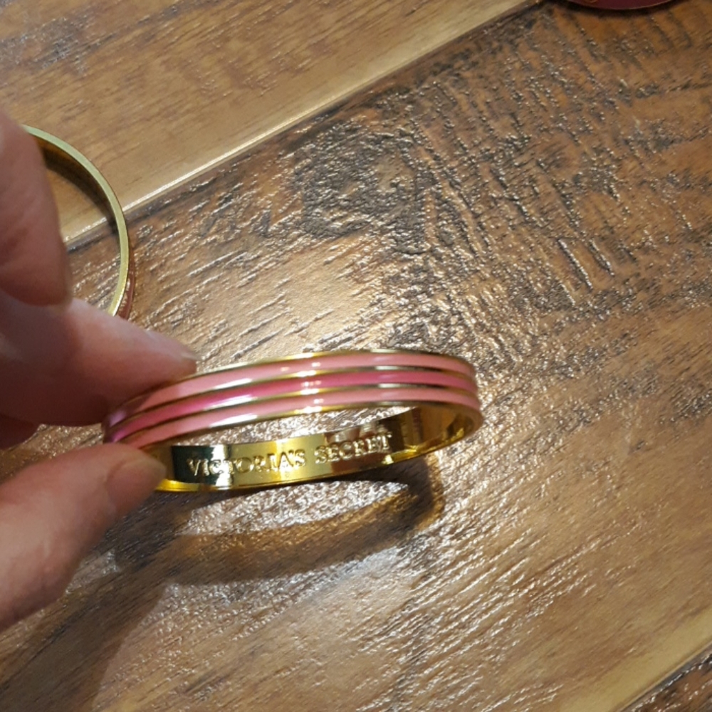 Set of 3 Victoria's secret bangle bracelet - Picture 4 of 7